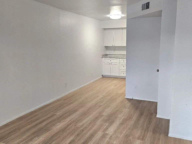 510 E Hatcher Rd #208 — Photo 2
