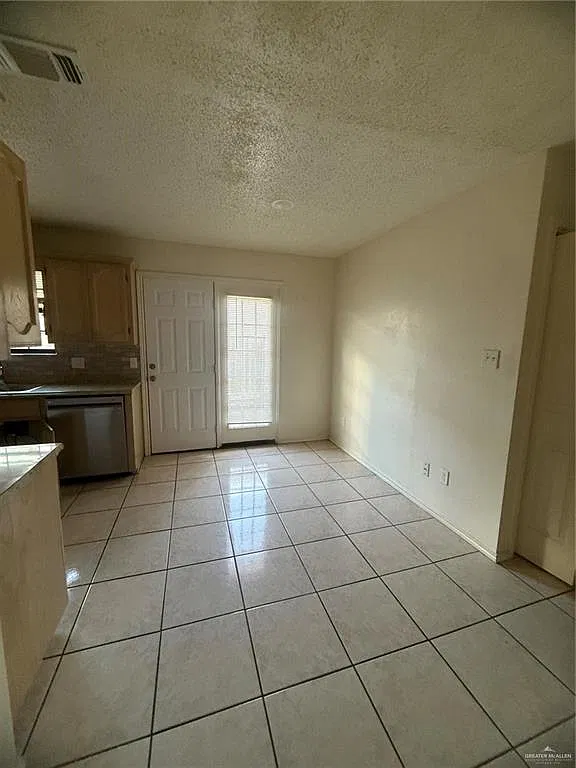 2 bed, 2.0 bath, 1050 sqft, $800 — Photo 3
