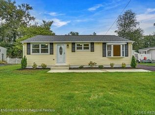 81 Oak Knoll Rd, Waretown, NJ 08758