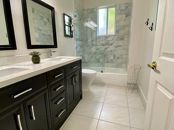 3rd image of 2609 Oakbrook Ct #2609