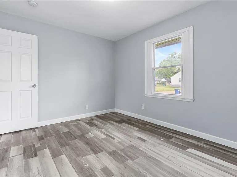 332 Banff Cir — Photo 15