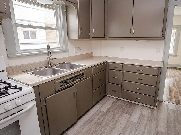 1938 Fernwood Ave — Photo 10