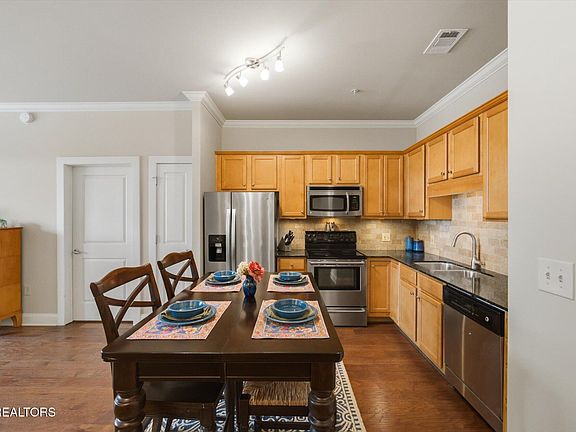 5th image of 445 W Blount Ave APT 221