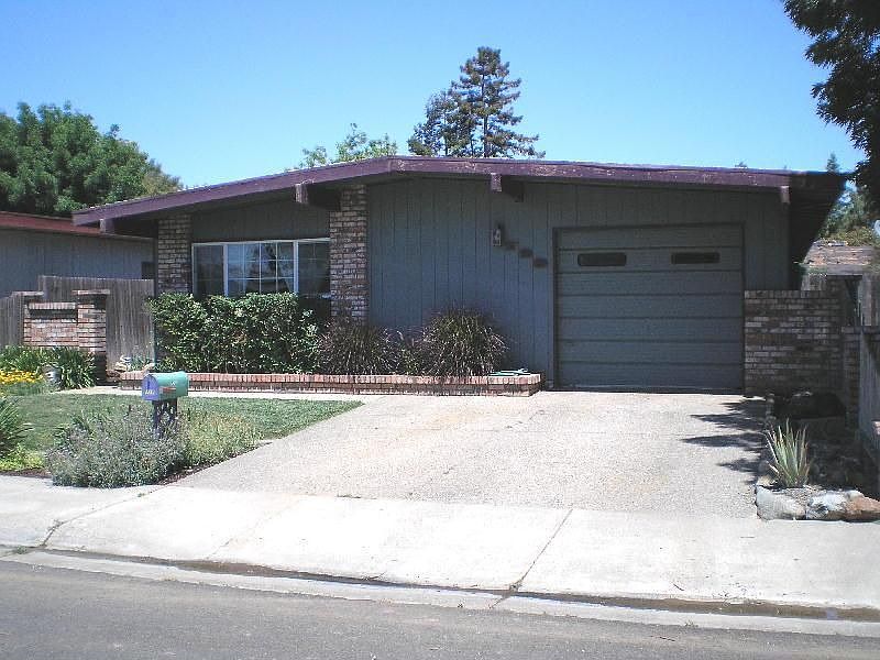 1st image of 728 Del Oro St