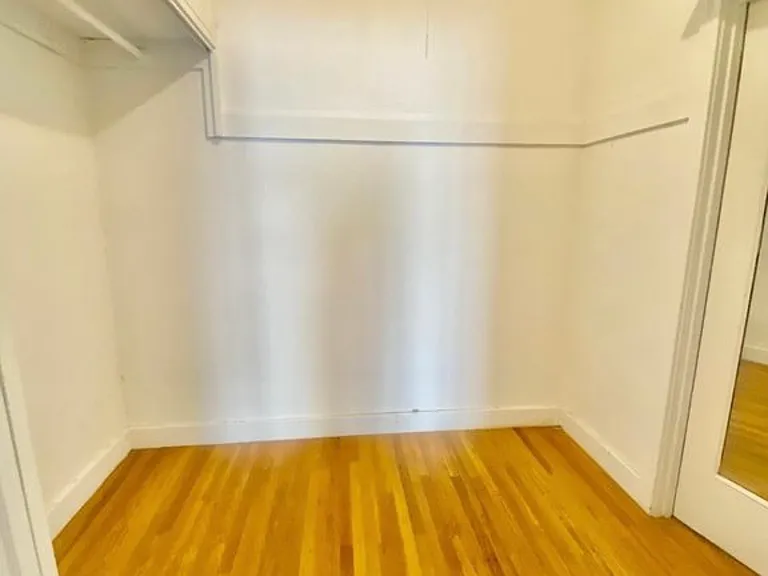 2335 Larkin St #24 — Photo 5