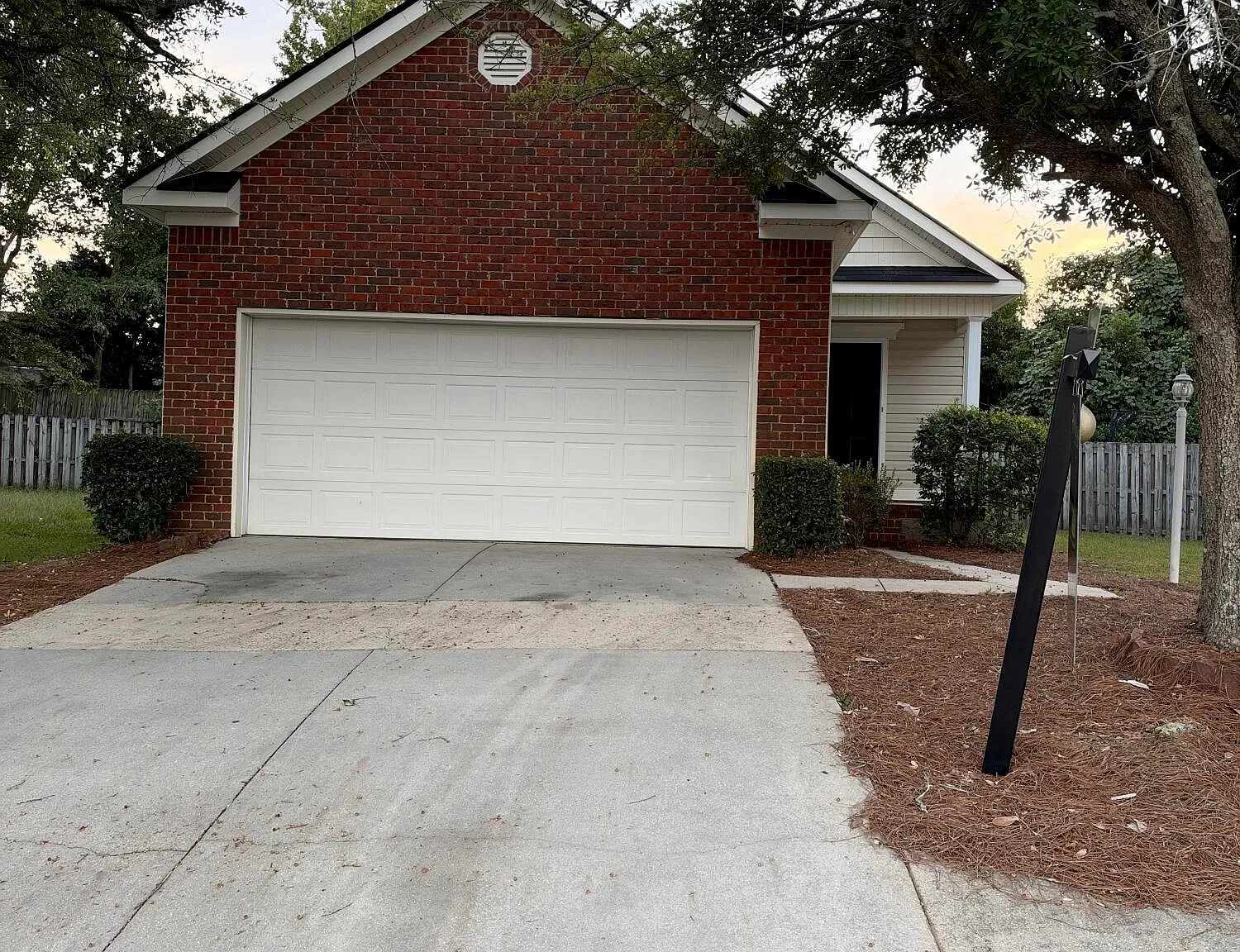 3 bed, 2.0 bath, 1351 sqft, $1,900 — Photo 1