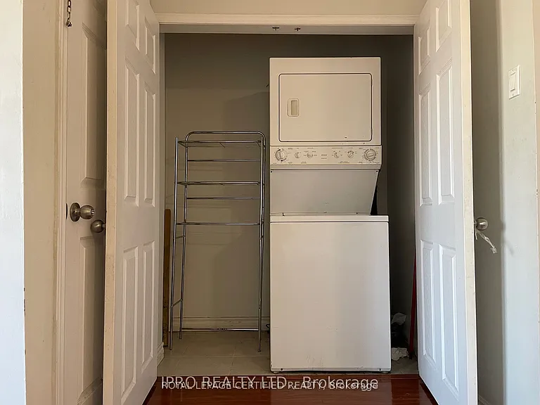 498 Daralea Hts #UPPER — Photo 20