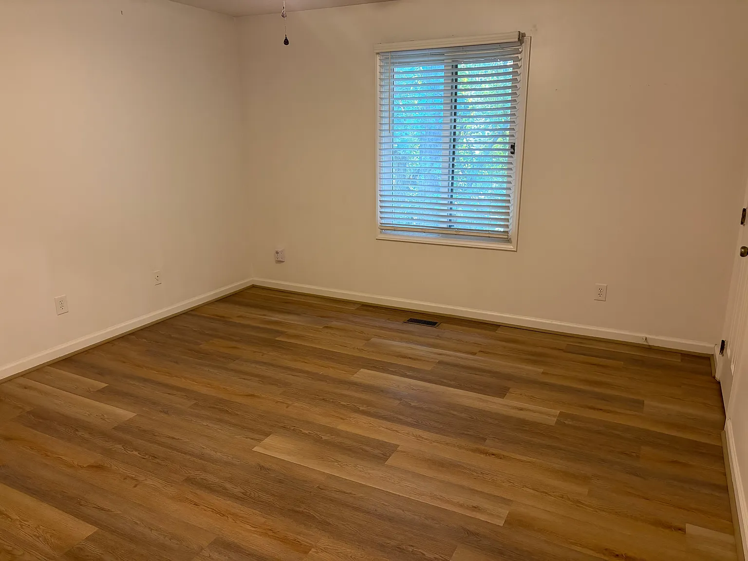 2 bed, 1.5 bath, 1150 sqft, $1,495 — Photo 3