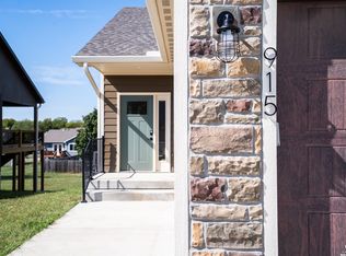 915 Eagle Ridge Dr, Baldwin City, KS 66006