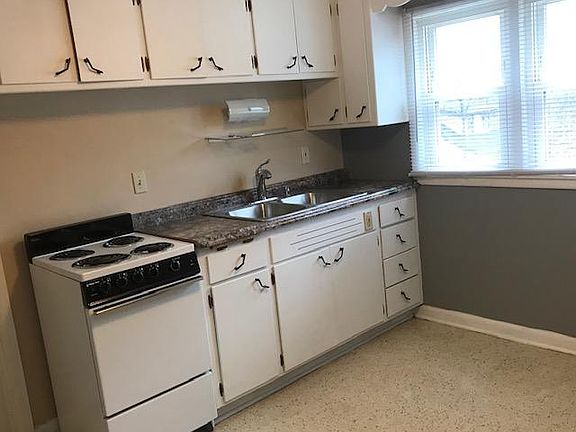 2nd image of 420 Marquette Ave #1/2