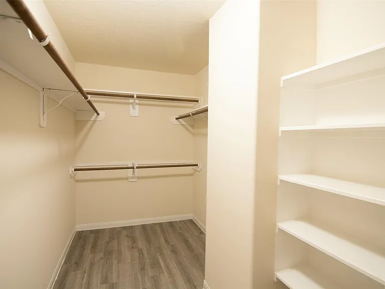 6239 Brenwood Cir — Photo 10