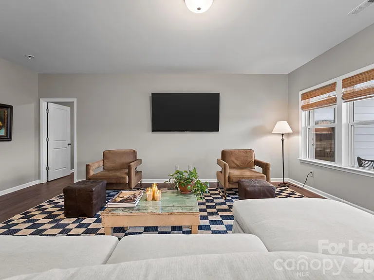 157 Montgomery Pl — Photo 5
