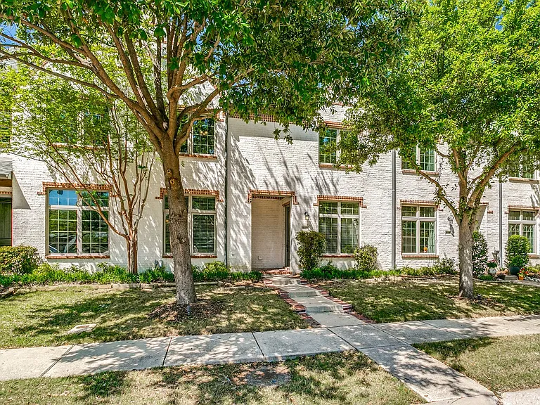 809 Milton Way — Photo 1