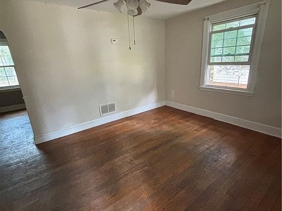 4th image of 14 W Magruder St