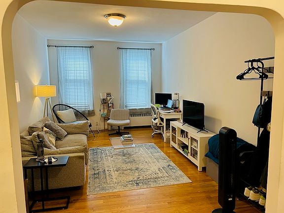3rd image of 172 E 91st St APT 3j