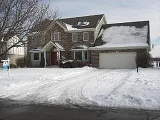 1049 Parkview Cir photo 1