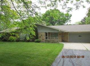 11019 N Crestline Rd, Mequon, WI 53092