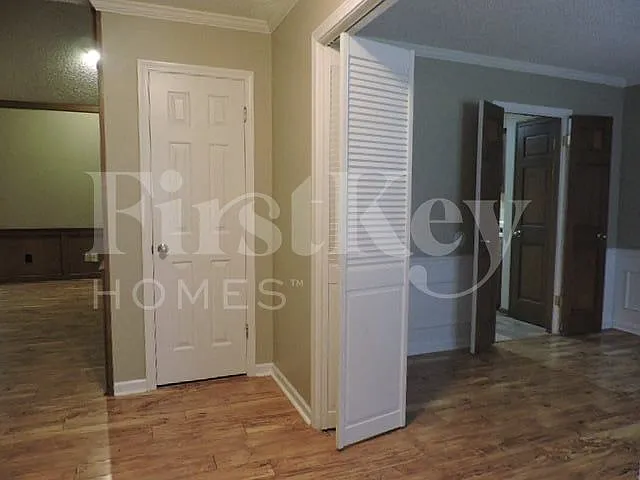2056 Kingsrow Pkwy — Photo 2