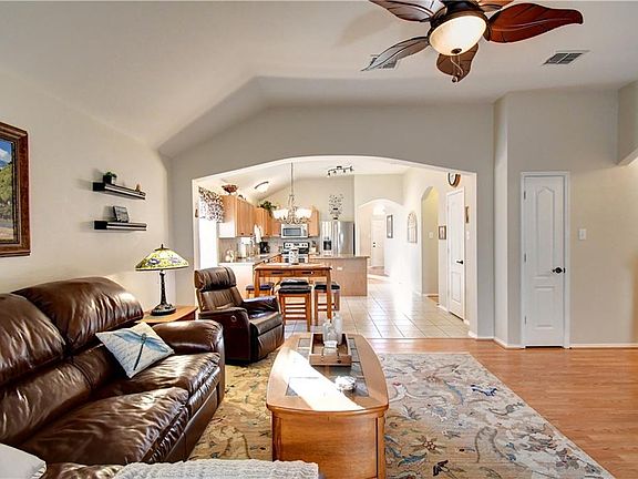 3rd image of 10416 Hogan Dr