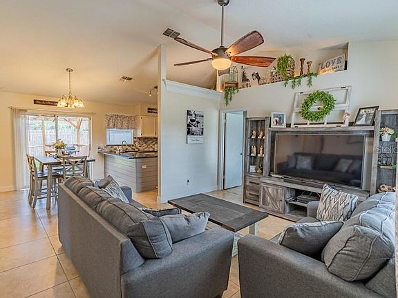 2nd image of 233 Bristol Cir