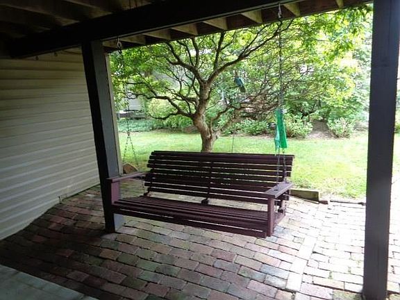 4th image of 615 Green St