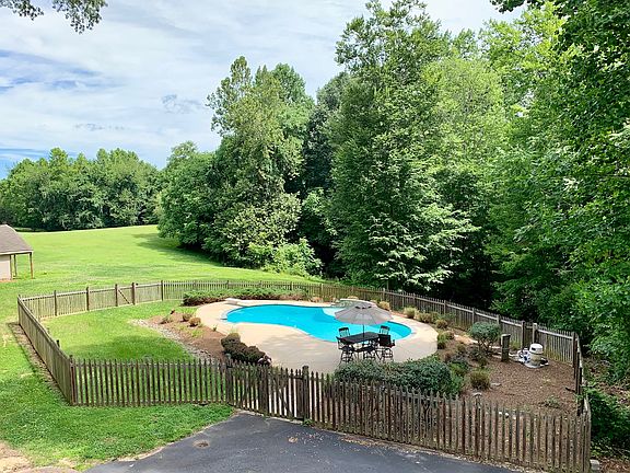 5th image of 6230 Nicole Dr