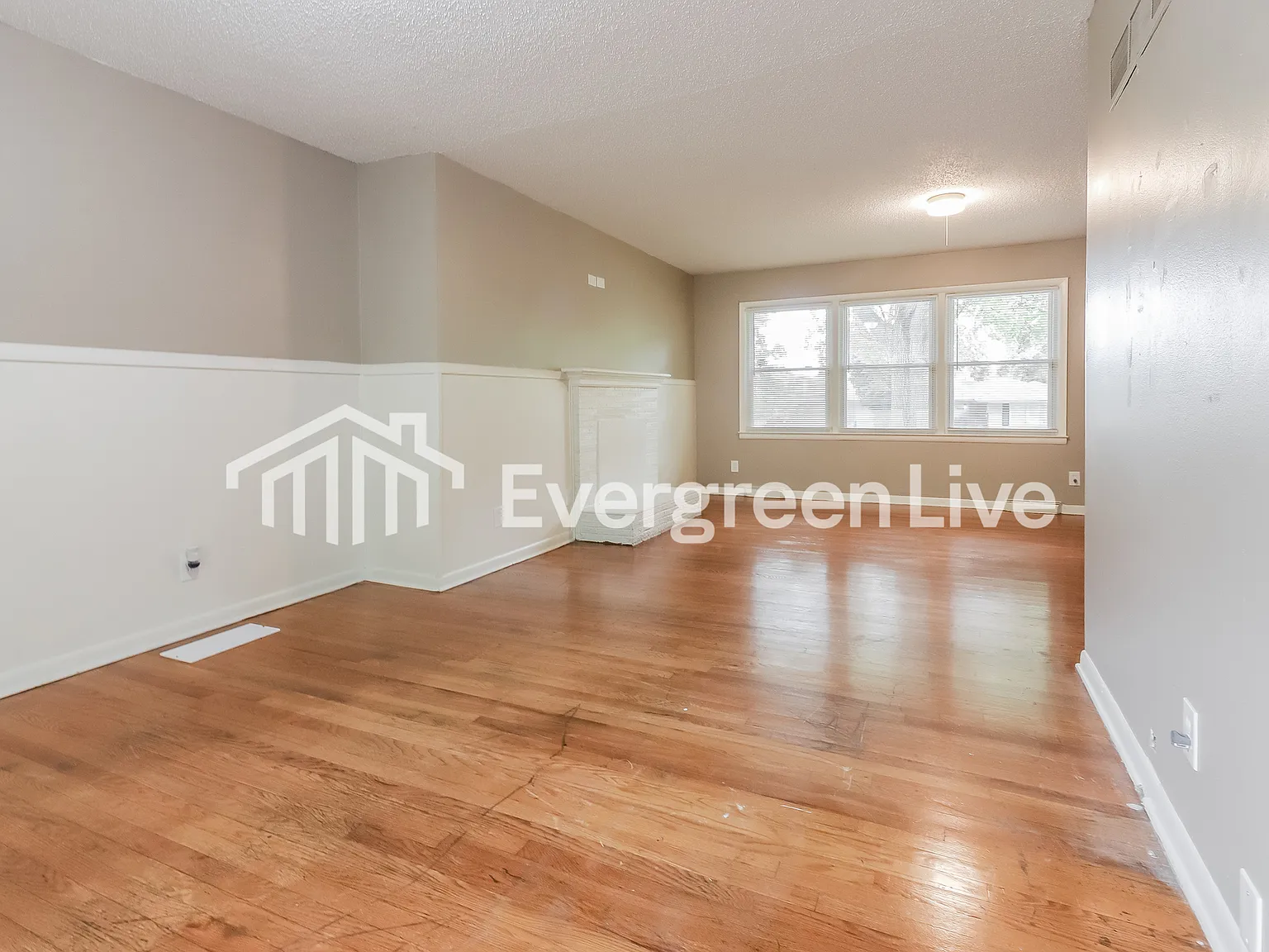 3 bed, 2.0 bath, 1390 sqft, $1,595 — Photo 4