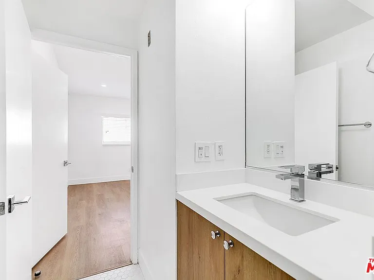 1441 S Bedford St — Photo 14
