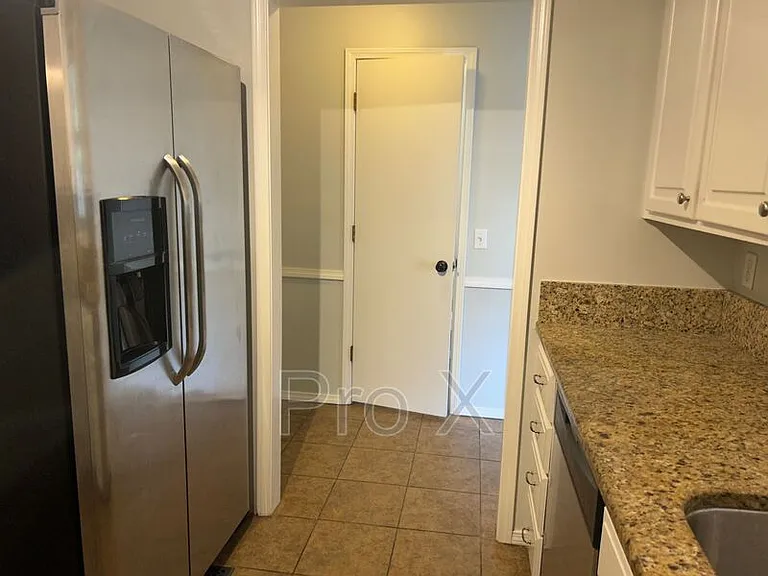 6 William Ln — Photo 4