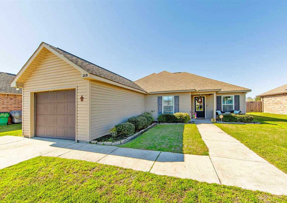 1st image of 219 Southern Cir