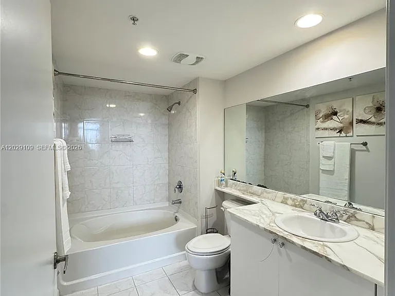 18800 NE 29th Ave #1004 — Photo 8