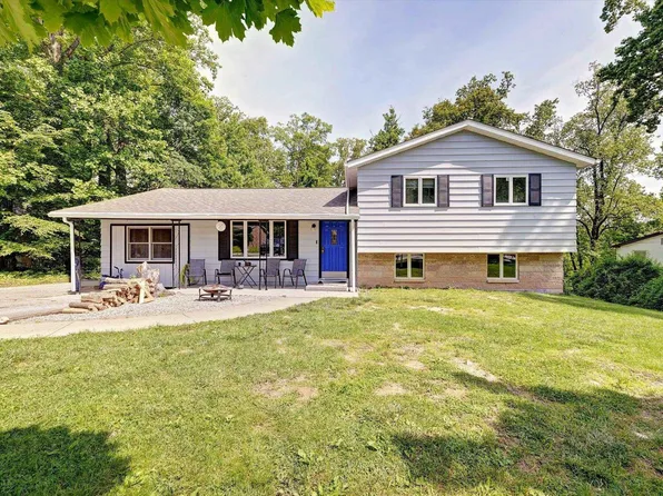 3714 Oak Leaf Dr, Bloomington, IN 47403