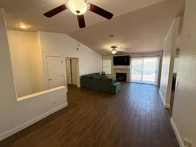 904 Big Horn St — Photo 11