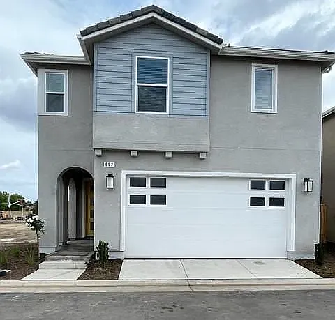 662 Pioneer Ln
