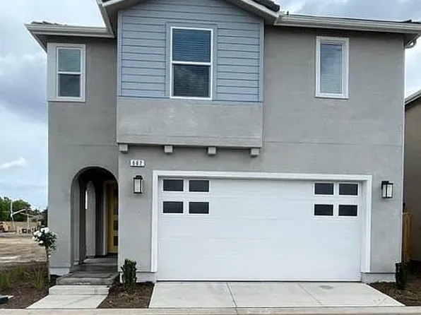662 Pioneer Ln, Clovis, CA 93619