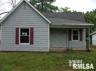 525 E Spaulding St, Riverton, IL 62561
