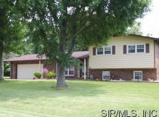 1308 Bridlespur Ln, Troy, IL 62294