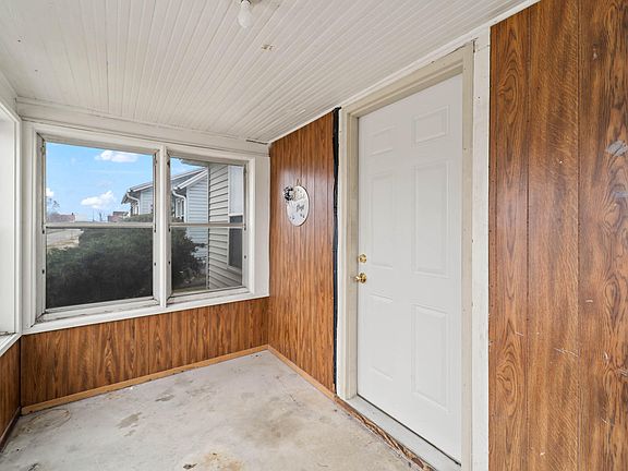 4th image of 411 Swayze St