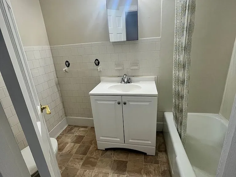423 Pelham St — Photo 5