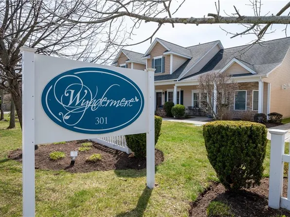 301 W Shore Rd Unit 16, Warwick, RI 02889