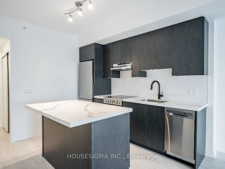 408 Brown Ct #212 — Photo 5