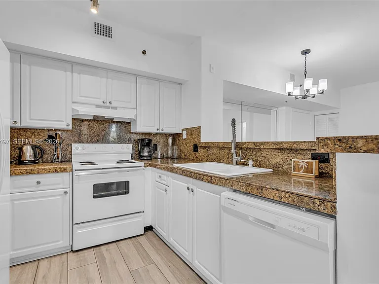 19501 E Country Club Dr #9101 — Photo 7