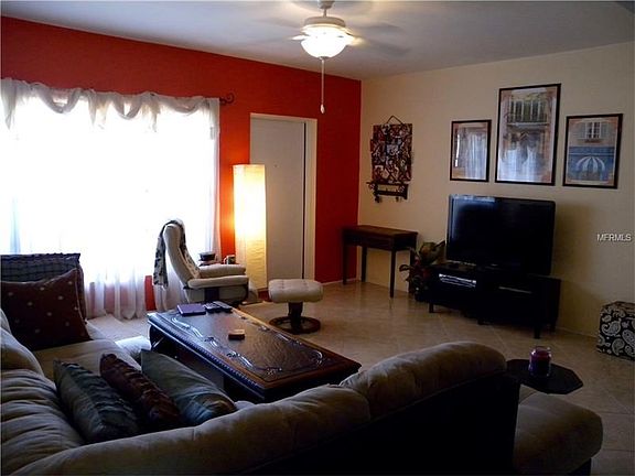 4th image of 239 W Canal Dr