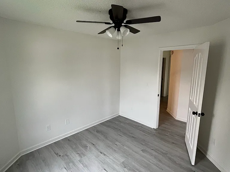 438 Gresham Dr — Photo 10