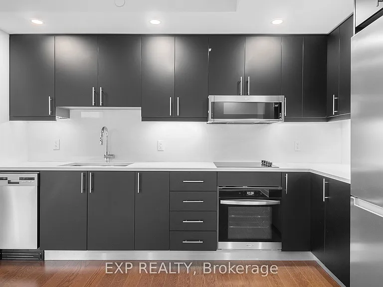180 George St #1301 — Photo 14