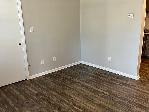 2nd image of 412 Oakridge Ave APT 9