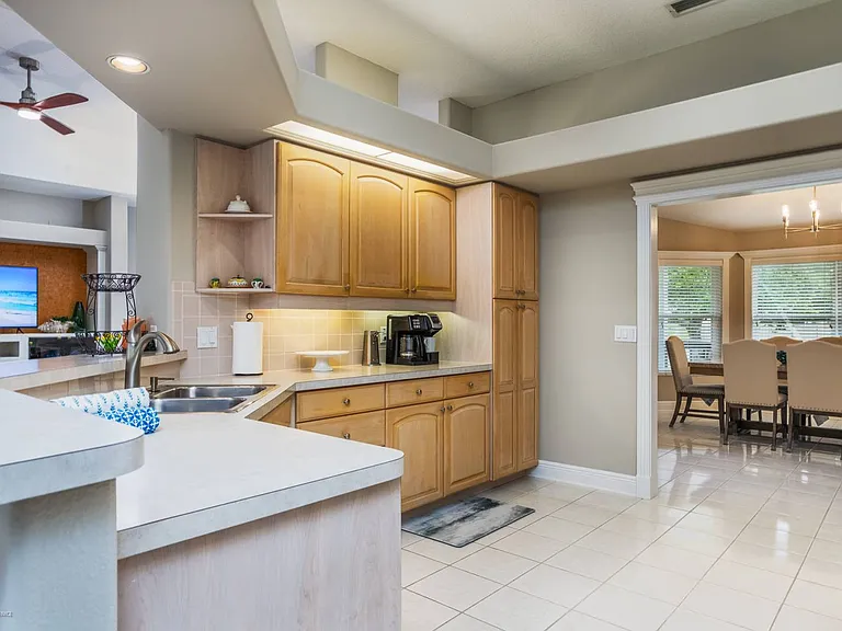 315 Charles Dr — Photo 12