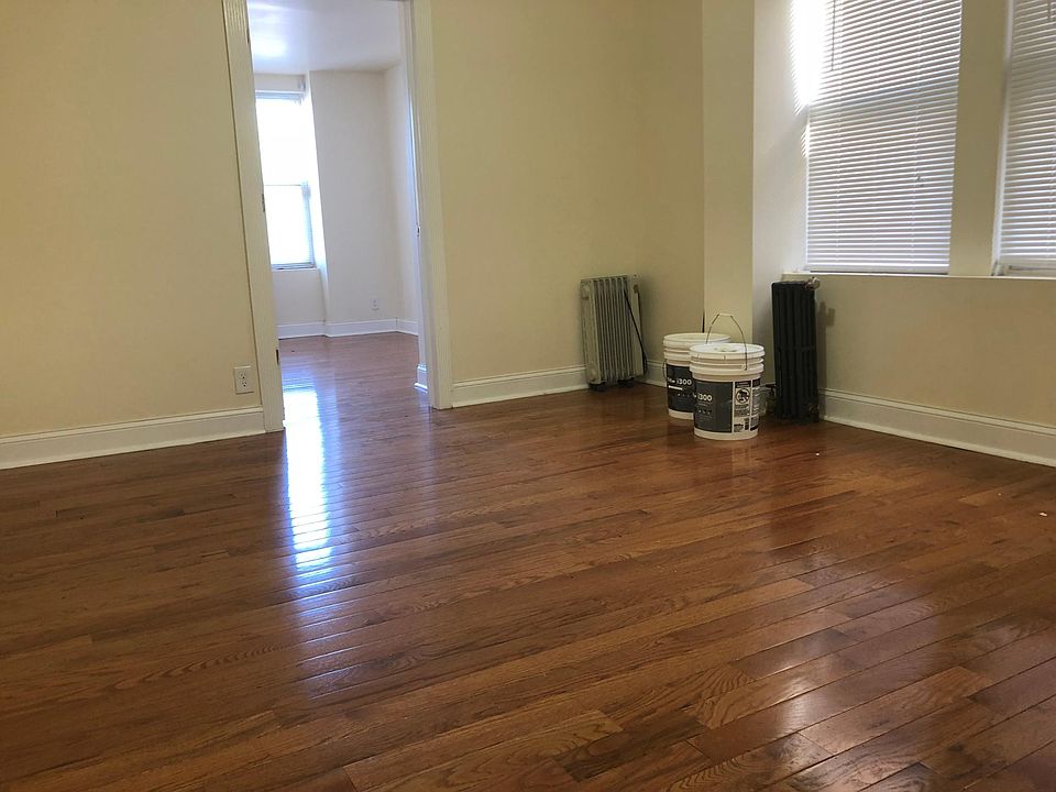 2nd image of 385 Danforth Ave APT 2