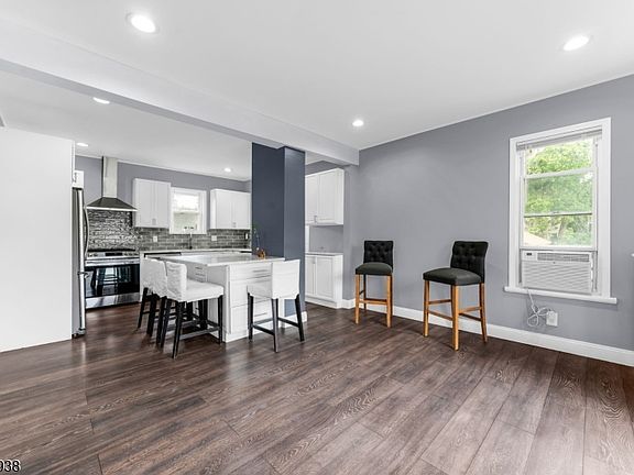 4th image of 92 Union Ave