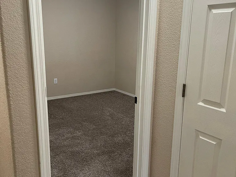 1515 Bradley Ct — Photo 12